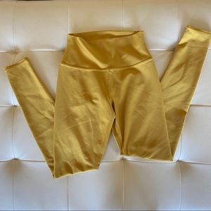 ALO Yoga High-Waist Airlift Legging - Sulphur